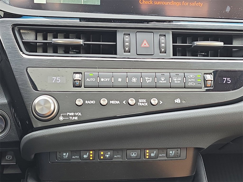 New 2025 Lexus ES 300h w/ Luxury Package image 24