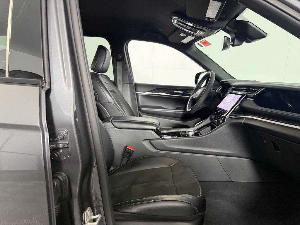 Used 2023 Jeep Grand Cherokee Trailhawk AWD/4WD image 31