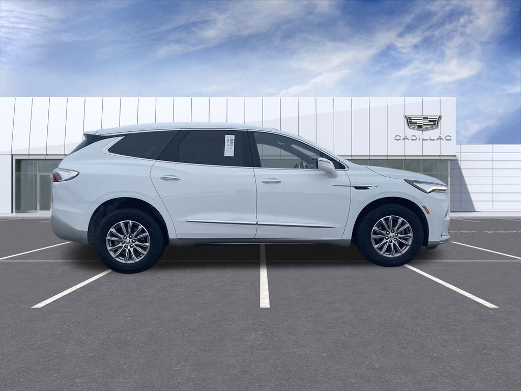 Used 2023 Buick Enclave Essence image 9