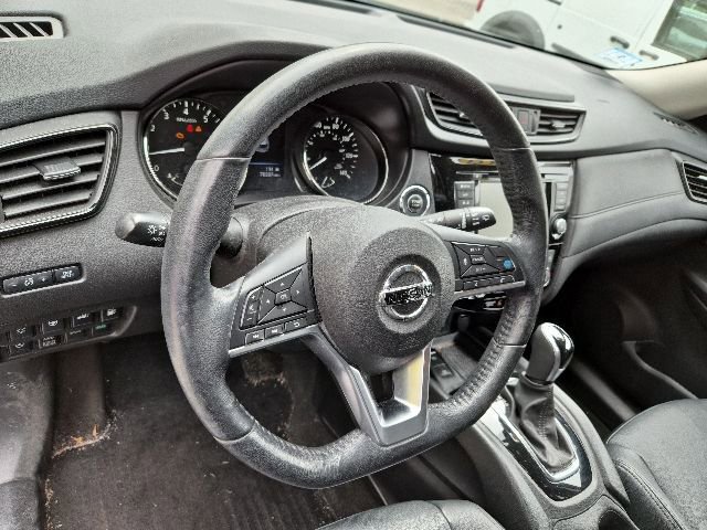 Used 2019 Nissan Rogue SV w/ Premium Package AWD/4WD image 16
