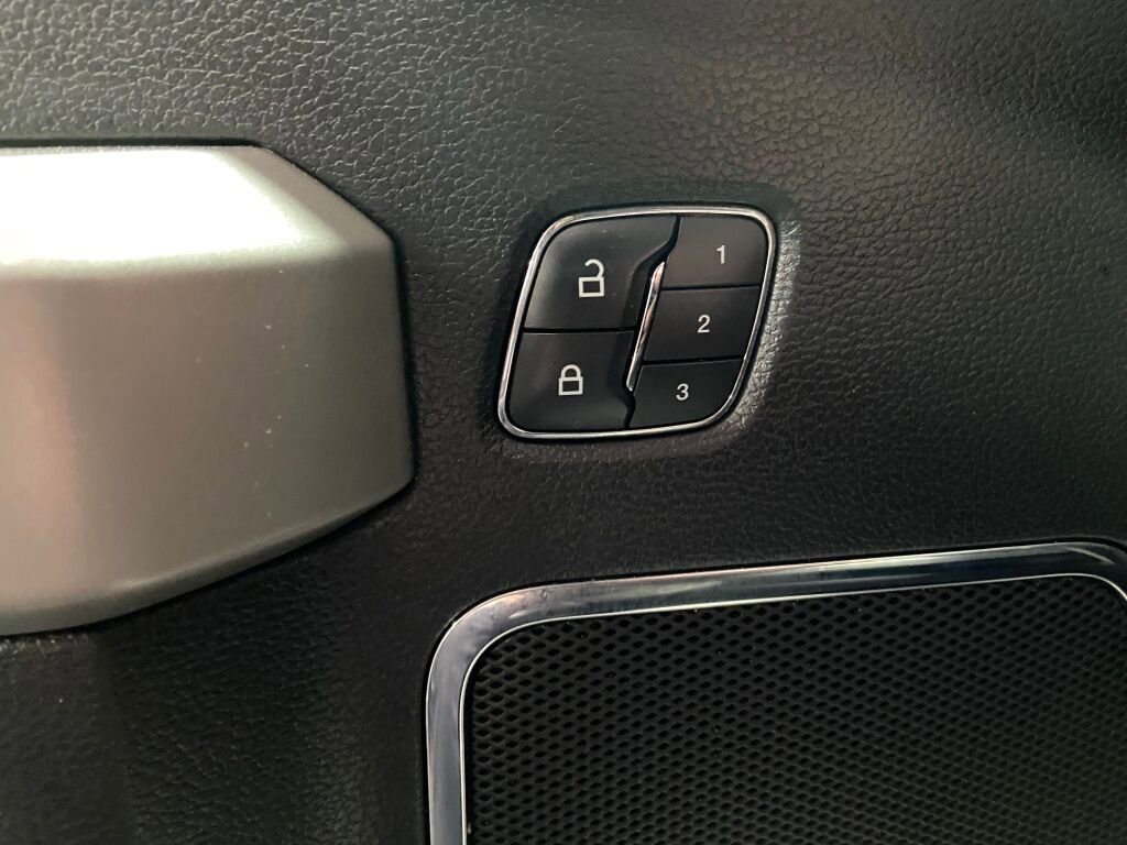 Used 2017 Ford F150 Lariat image 19