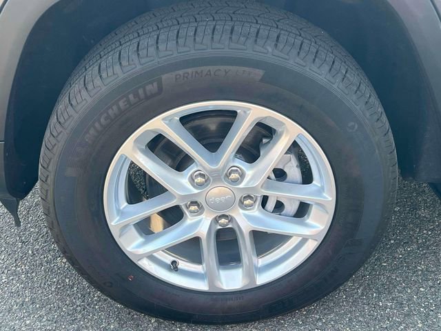 Used 2025 Jeep Grand Cherokee Laredo X w/ Luxury Tech Group I AWD/4WD image 7