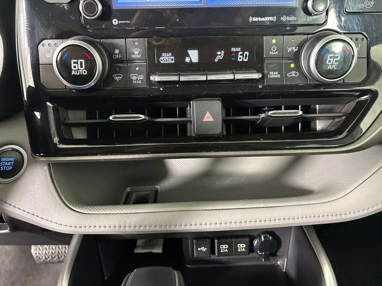 Used 2021 Toyota Highlander XLE AWD/4WD image 20