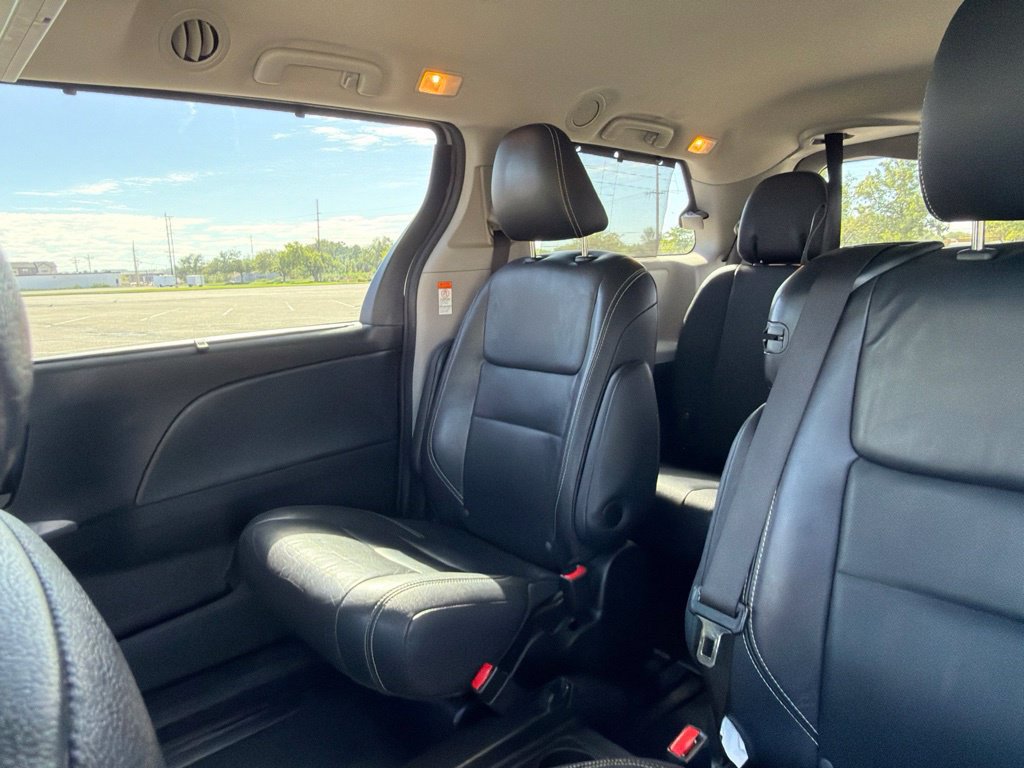 Used 2015 Toyota Sienna SE Premium FWD image 33