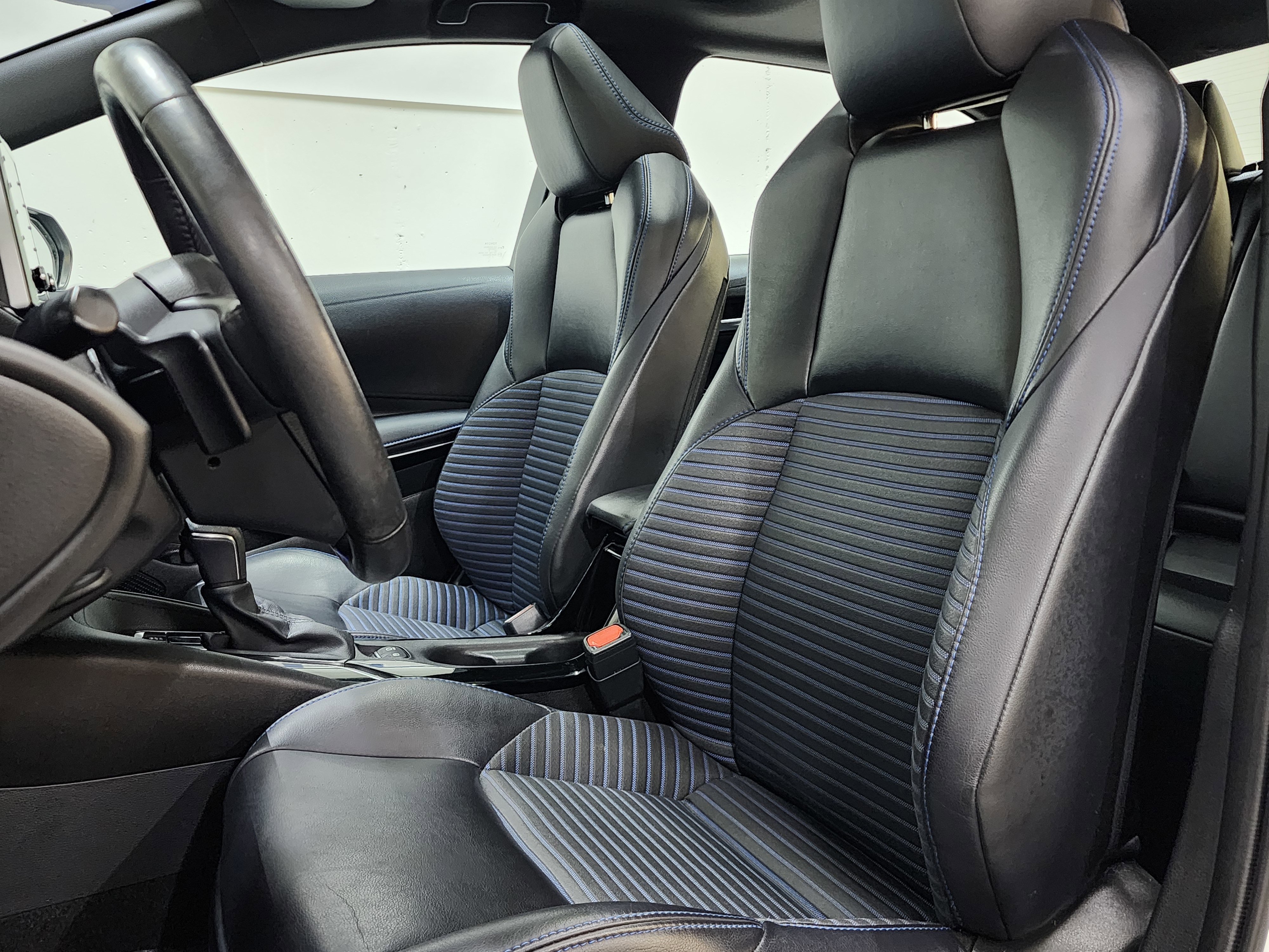 Used 2020 Toyota Corolla XSE image 14