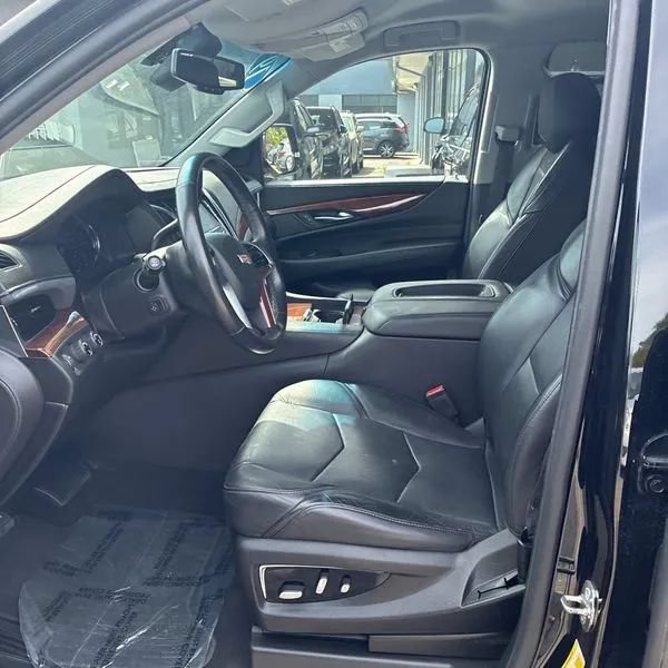 Used 2019 Cadillac Escalade ESV 4WD image 19