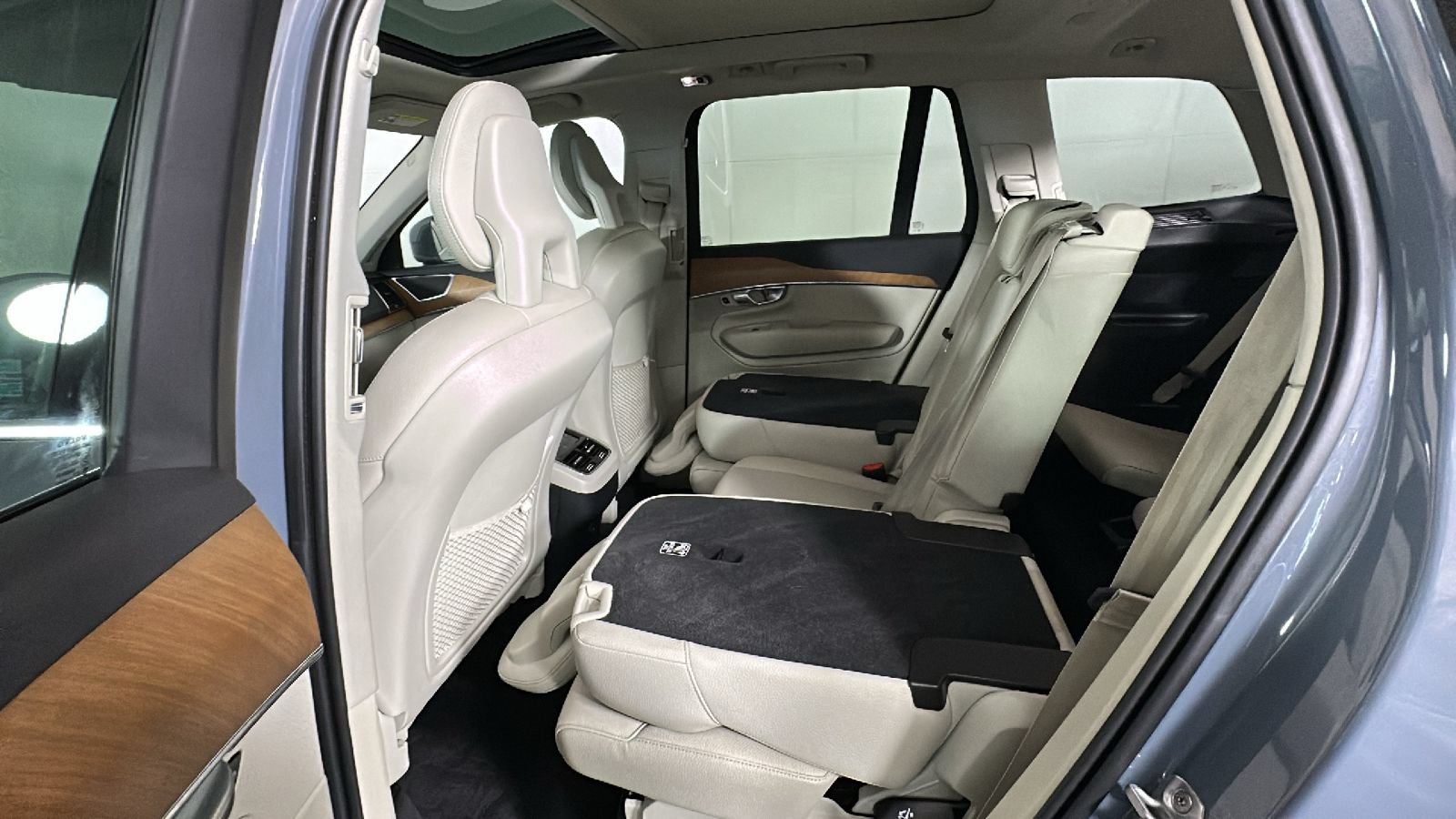 Used 2021 Volvo XC90 T6 Momentum AWD/4WD image 30