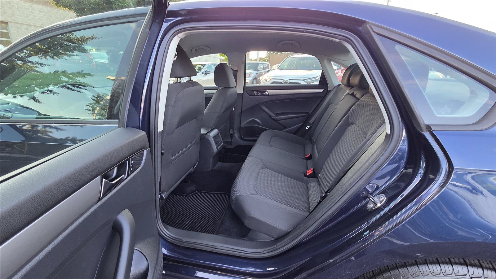 Used 2013 Volkswagen Passat 2.5 S FWD image 22