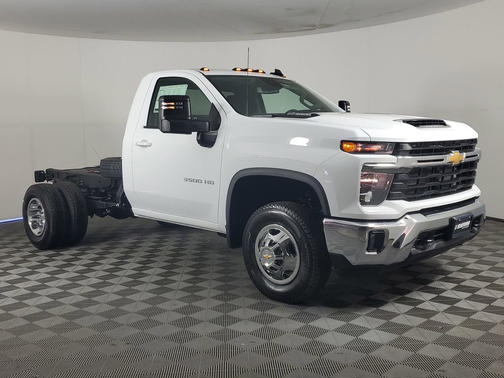 New 2026 Chevrolet Silverado 3500 LT w/ Convenience Package image 3