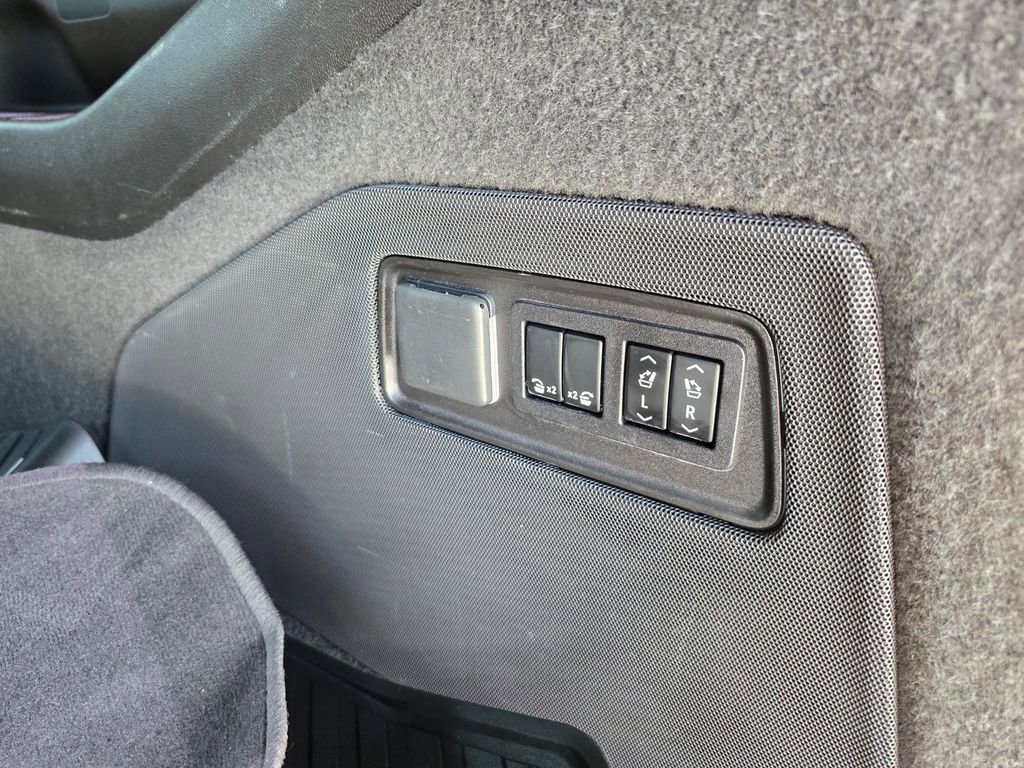 Used 2022 Cadillac Escalade ESV Premium Luxury image 49