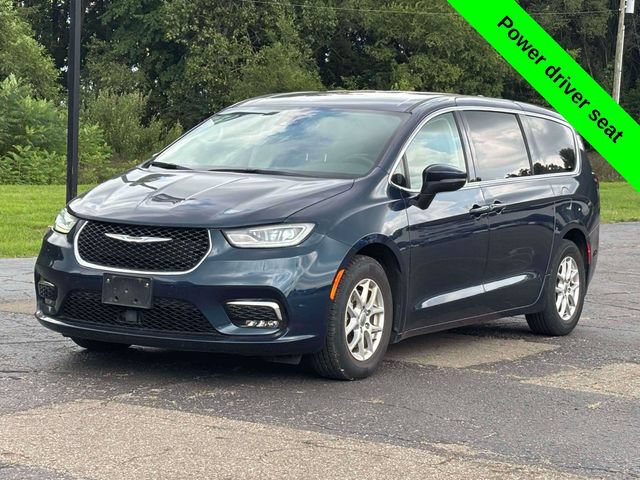 Used 2023 Chrysler Pacifica Touring-L FWD image 30