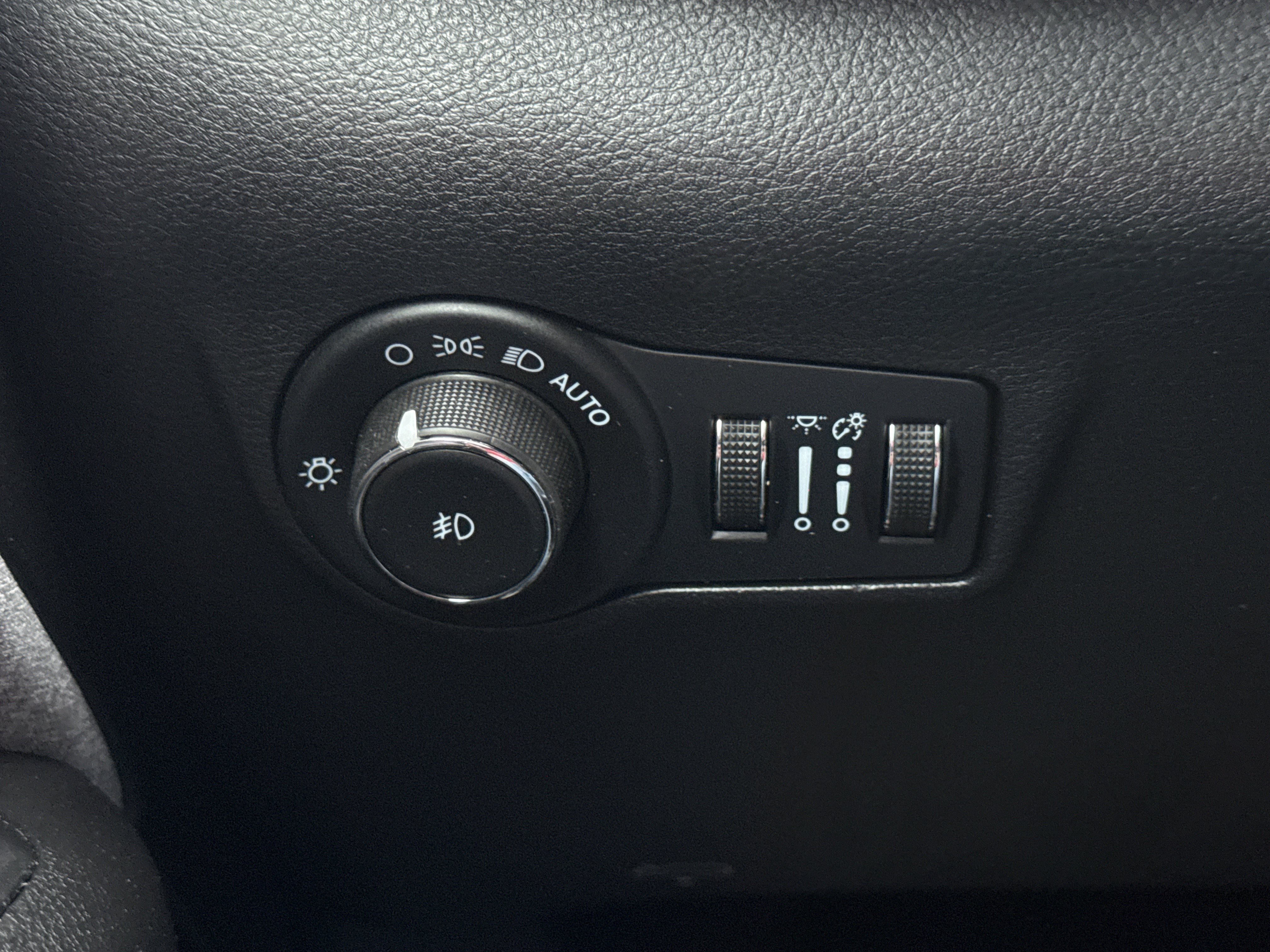 Used 2023 Jeep Compass Latitude AWD/4WD image 28