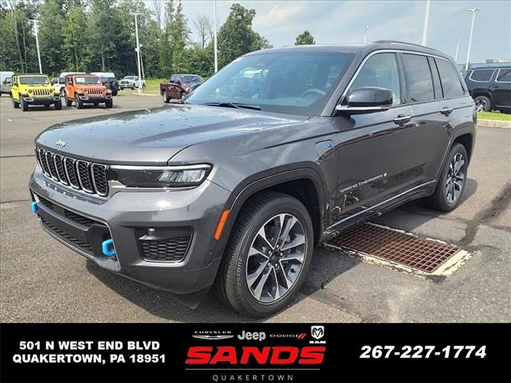 New 2023 Jeep Grand Cherokee Overland w/ Luxury Tech Group IV AWD/4WD image 8