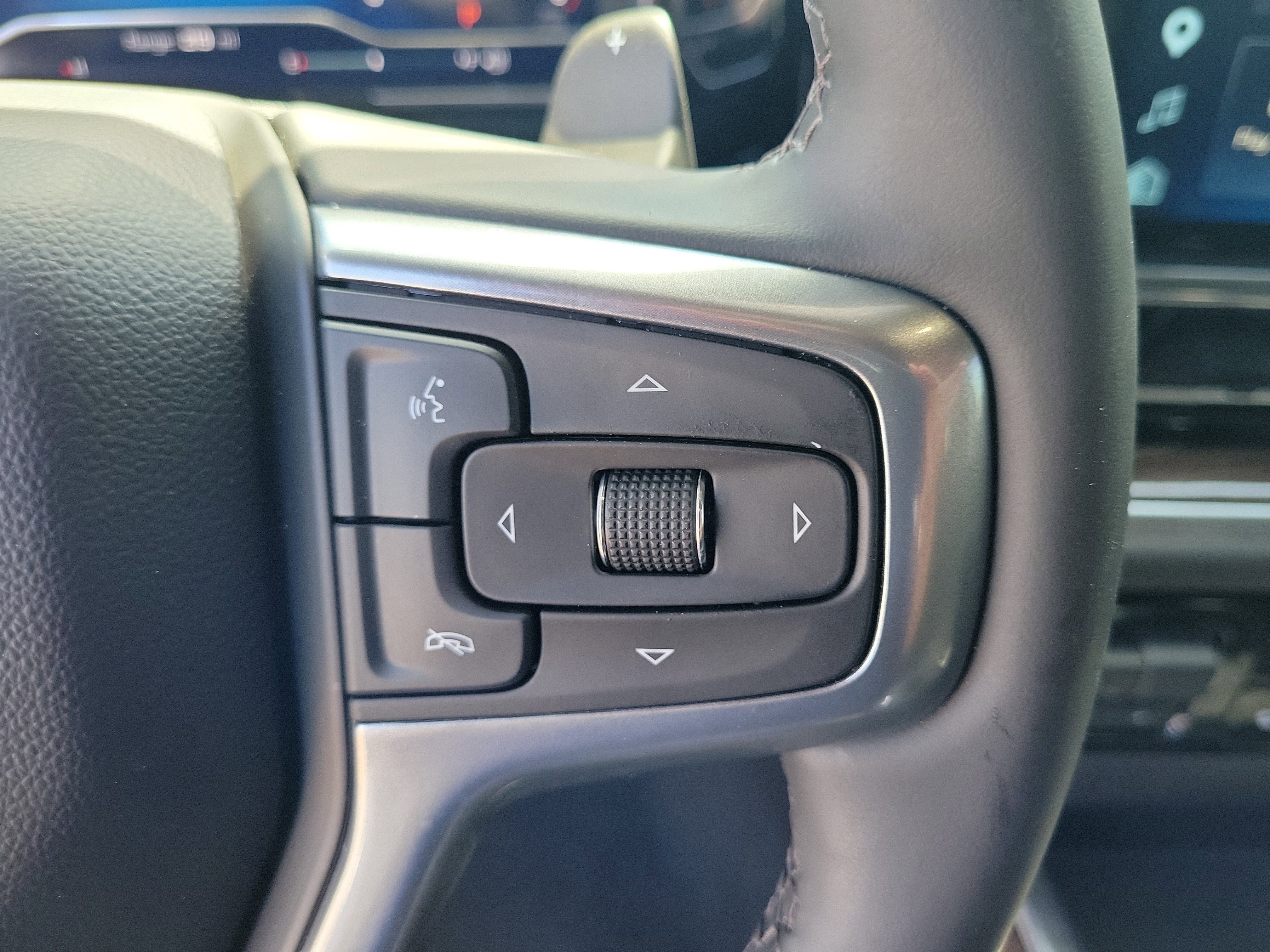 Used 2025 Chevrolet Silverado 1500 RST w/ Convenience Package II RWD image 17