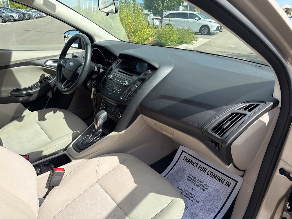 Used 2017 Ford Focus SE w/ Cold Weather Package FWD image 11
