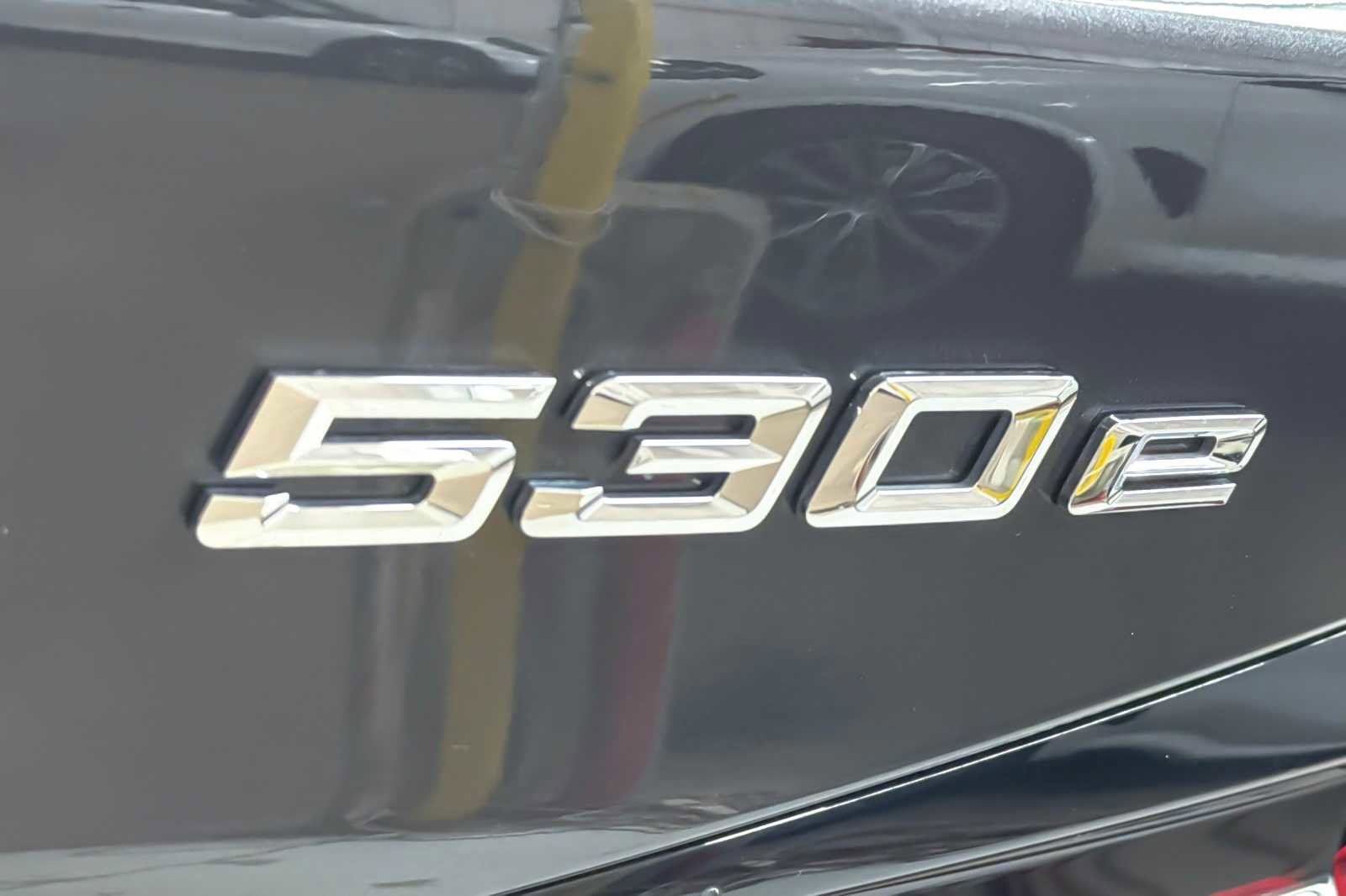 Used 2023 BMW 530e w/ Executive Package image 27