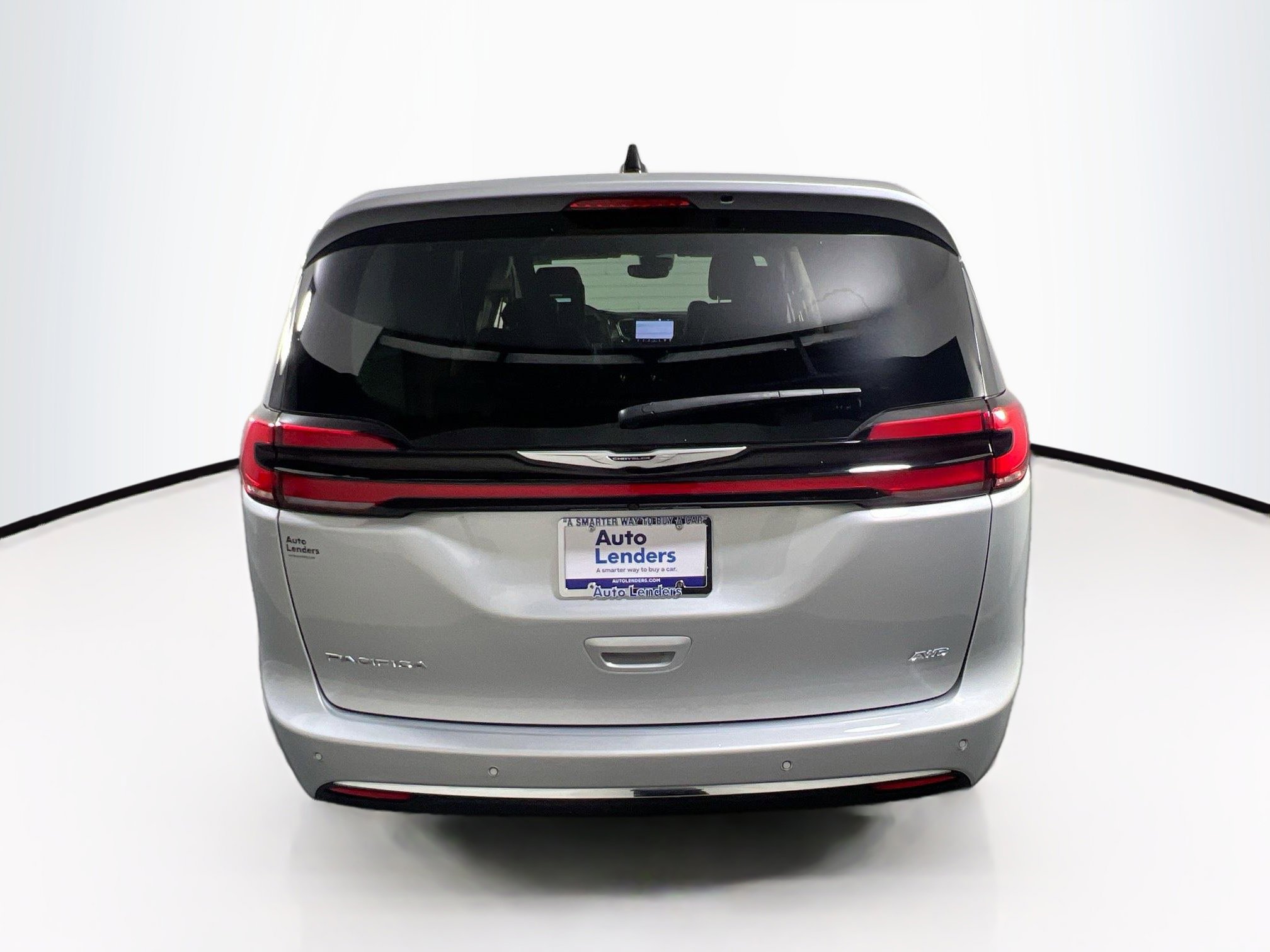 Used 2023 Chrysler Pacifica Touring-L w/ Uconnect Theater Family Group image 6
