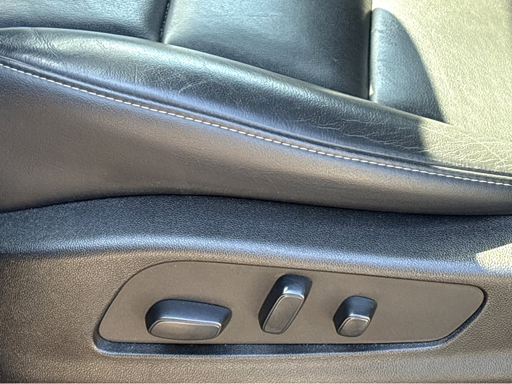 Used 2023 Cadillac XT4 Premium Luxury image 15