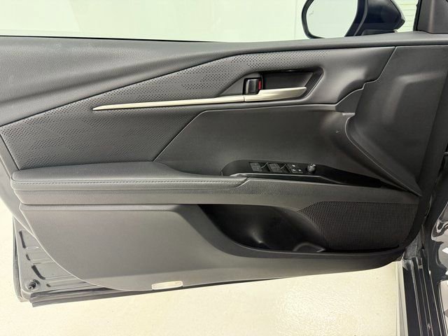 Used 2025 Toyota Camry XSE FWD image 30