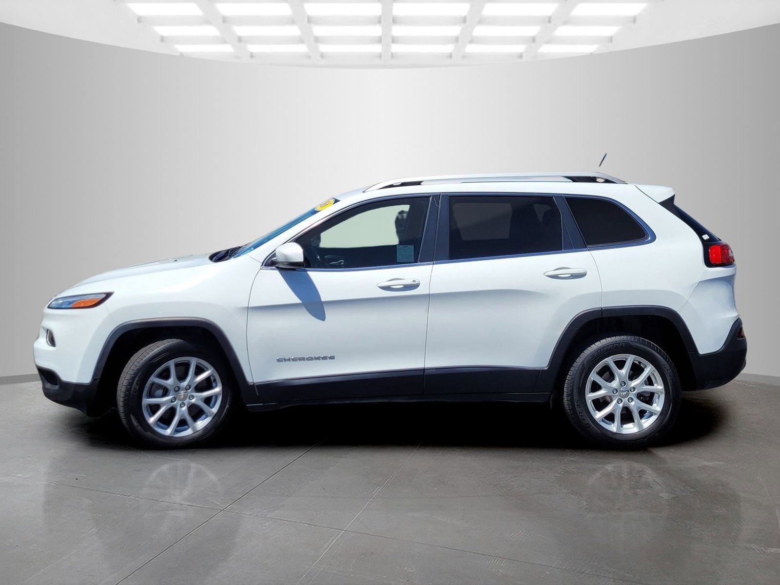 Used 2016 Jeep Cherokee Latitude w/ Safety/Convenience Group FWD image 7
