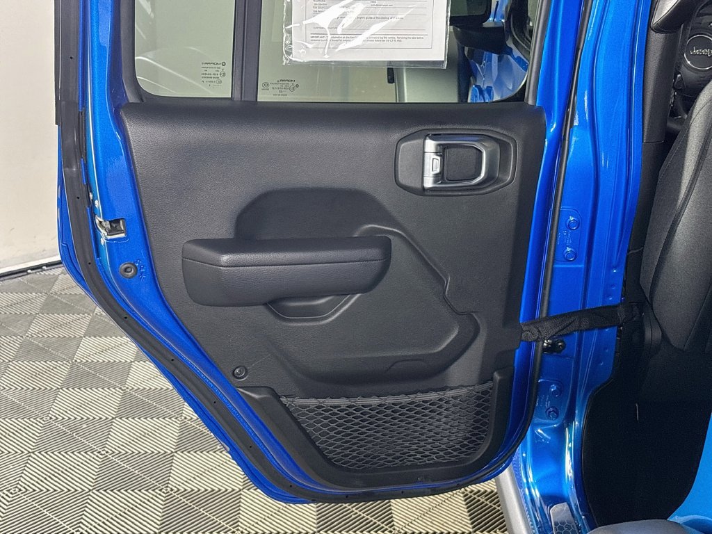 Used 2024 Jeep Wrangler Unlimited AWD/4WD image 18