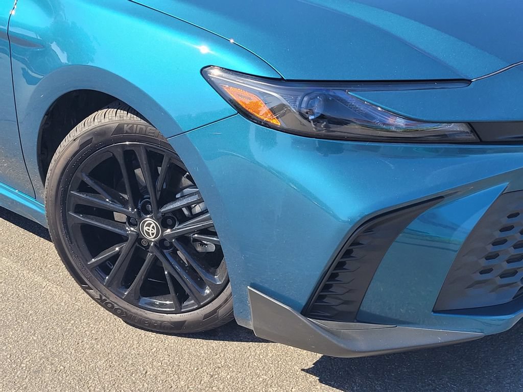 Used 2025 Toyota Camry SE FWD image 6