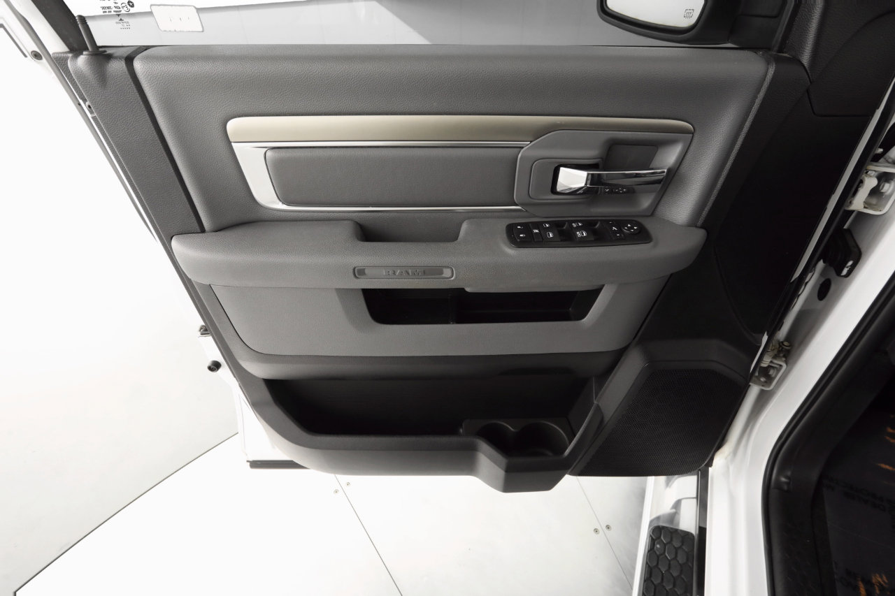 Used 2017 RAM 1500 Classic SLT w/ SLT Plus D￩cor Group image 11