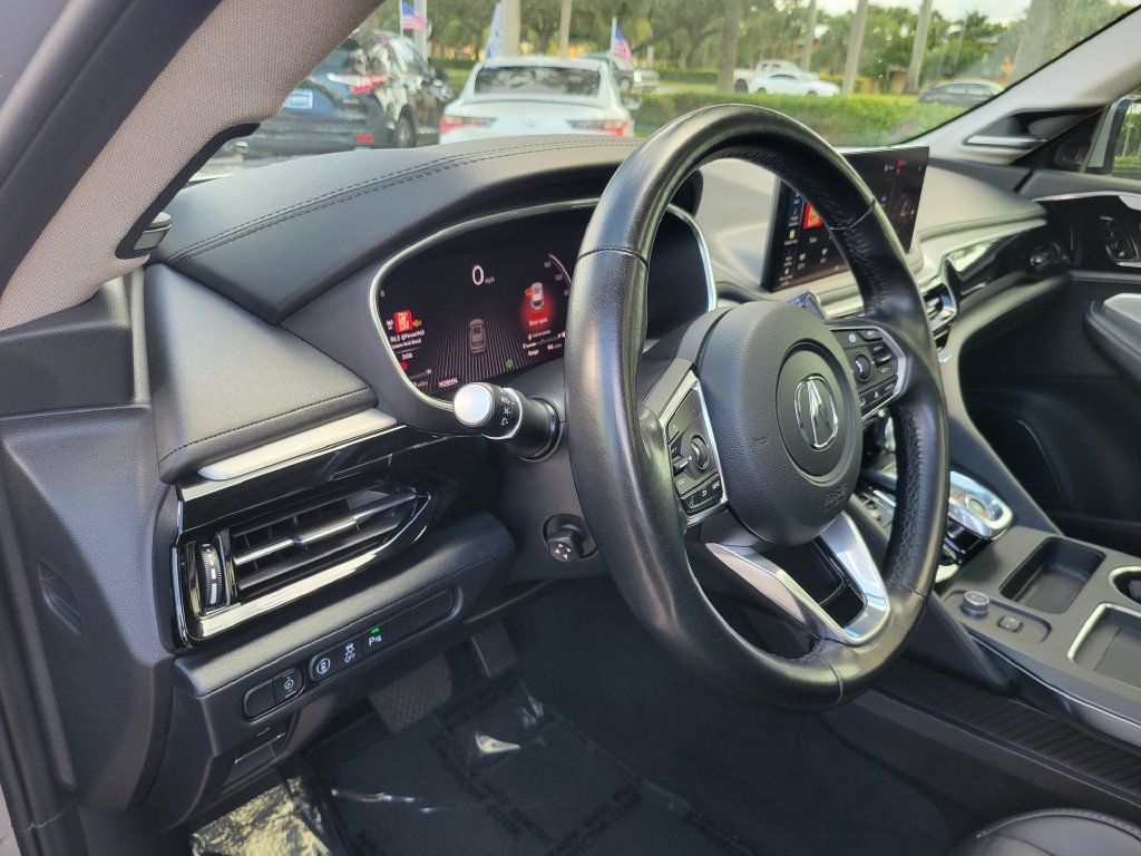 Used 2025 Acura MDX w/ Technology Package FWD image 16