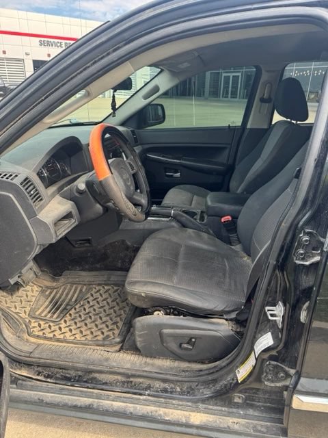 Used 2010 Jeep Grand Cherokee Laredo AWD/4WD image 9