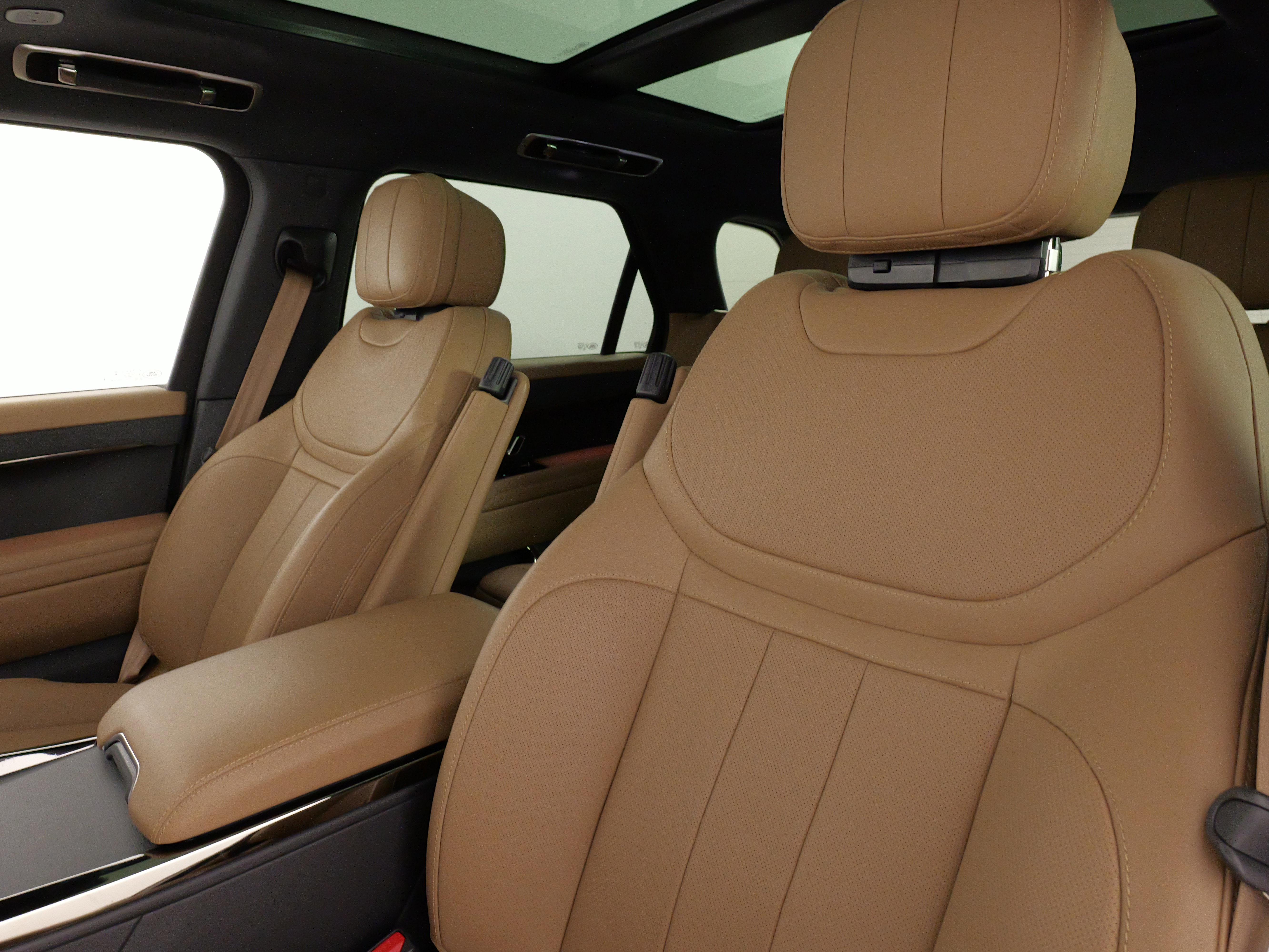 Used 2025 Land Rover Range Rover Sport SE image 30