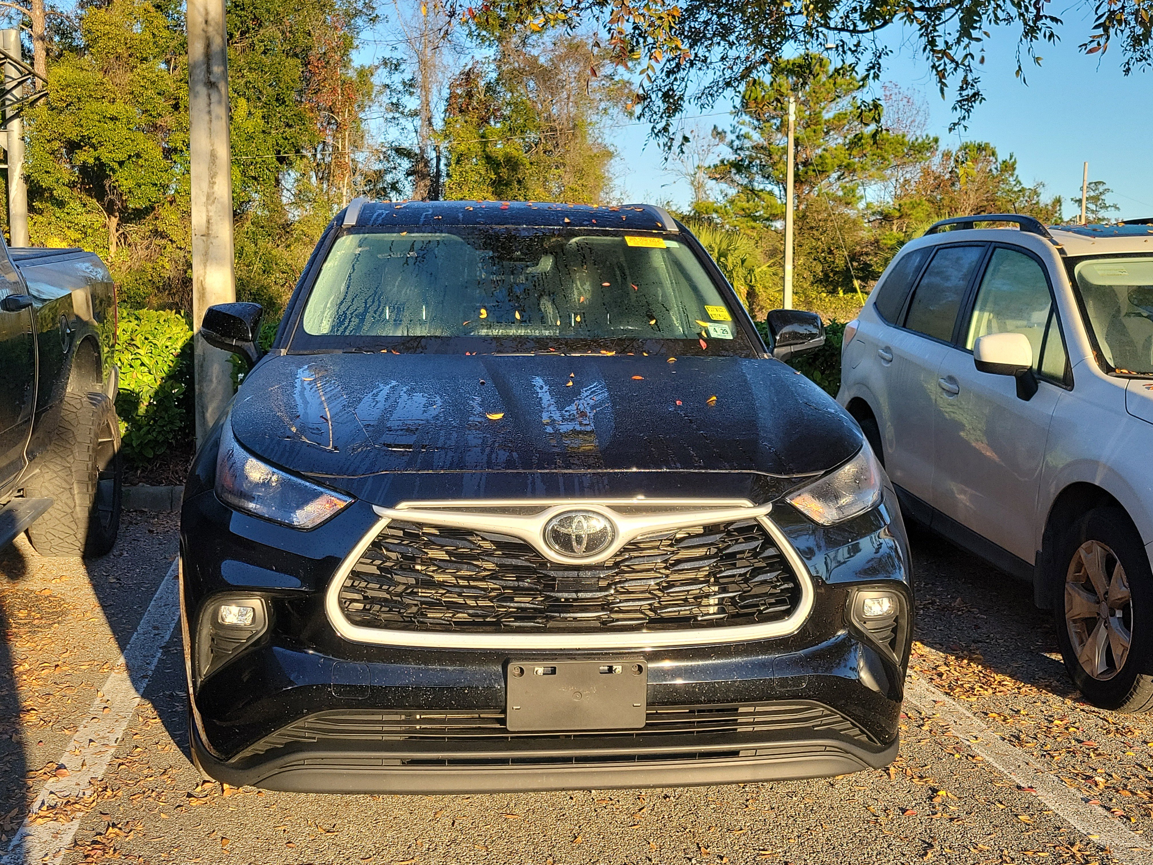 Used 2024 Toyota Highlander XLE image 2