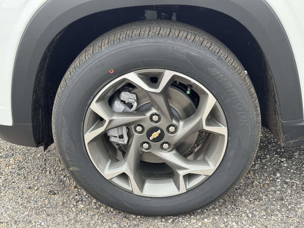 New 2026 Chevrolet Trax LT w/ Sunroof Package image 4