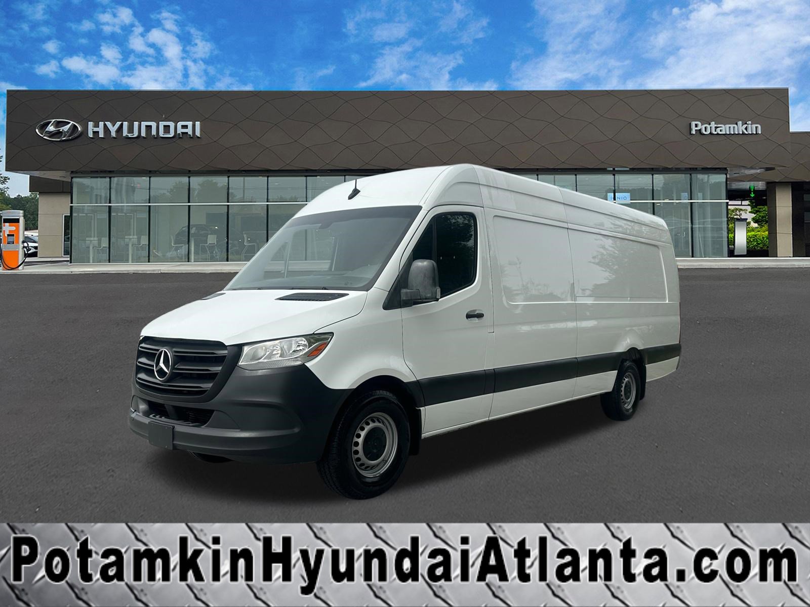 Used 2021 Mercedes-Benz Sprinter 2500 image 1