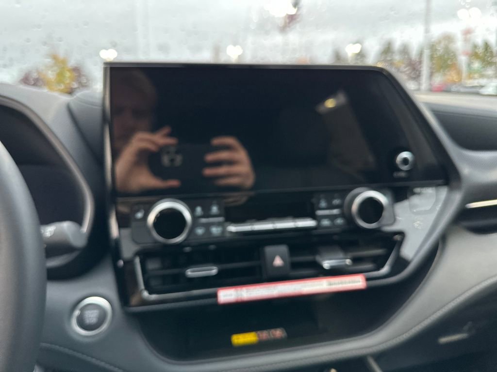 New 2025 Toyota Highlander XSE image 24