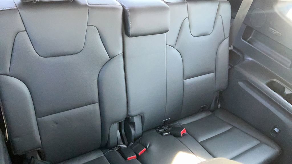 Used 2024 Kia Telluride EX w/ EX Captain's Chair Package image 13