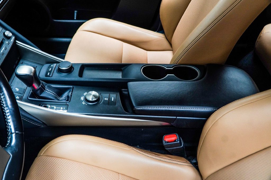 Used 2020 Lexus IS 300 AWD w/ Premium Package image 22