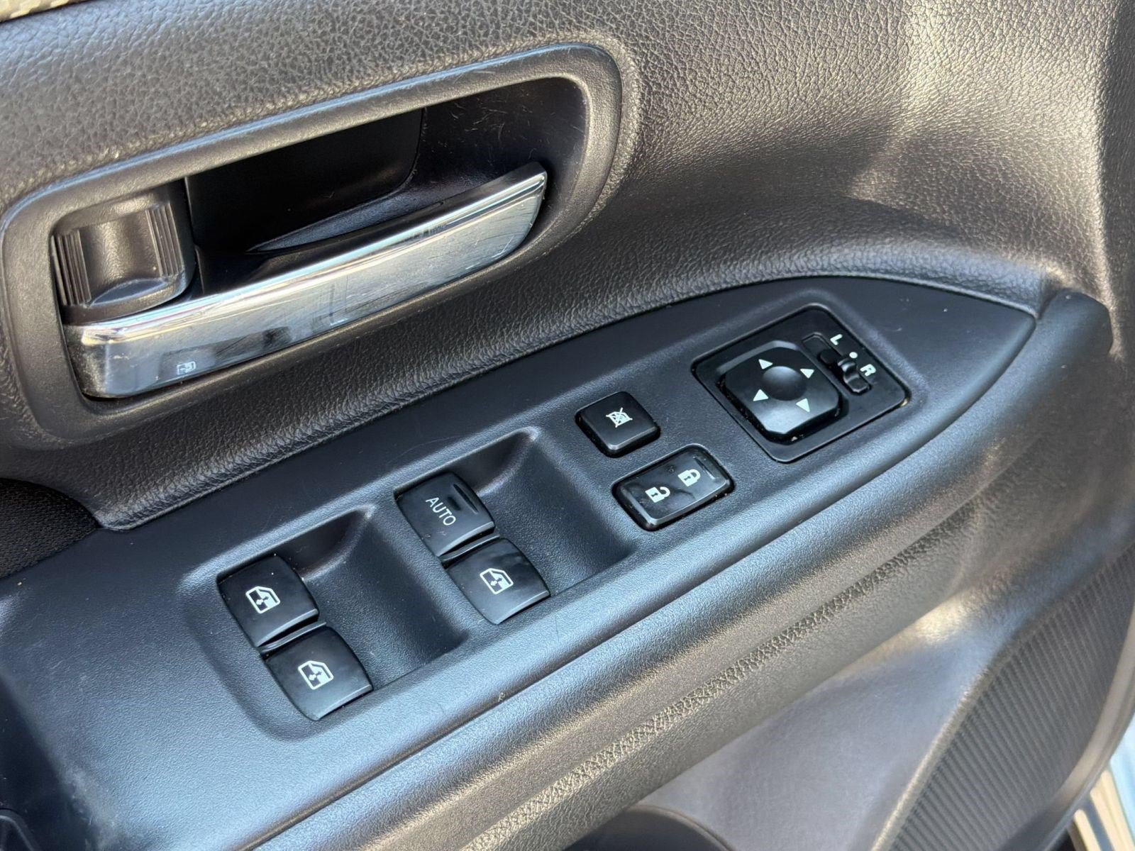 Used 2018 Mitsubishi Outlander ES AWD/4WD image 26