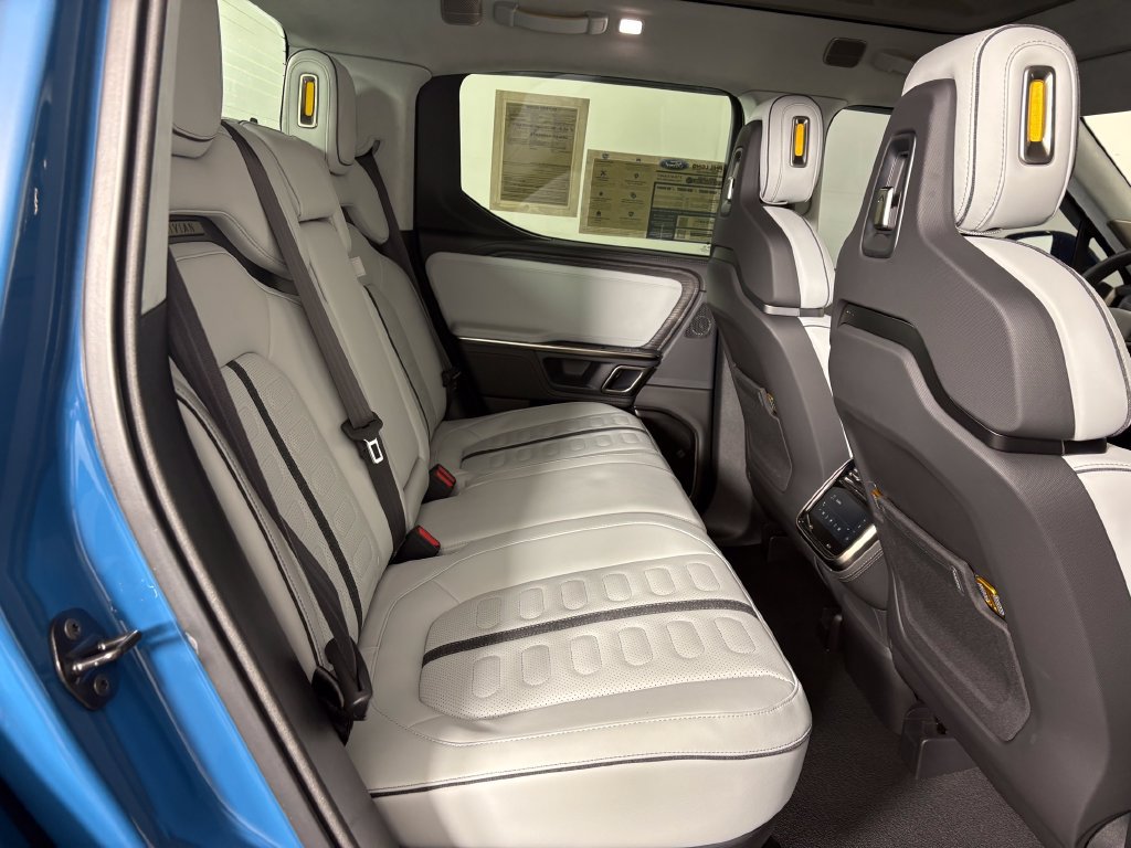 Used 2023 Rivian R1T Adventure Dual AWD/4WD image 32