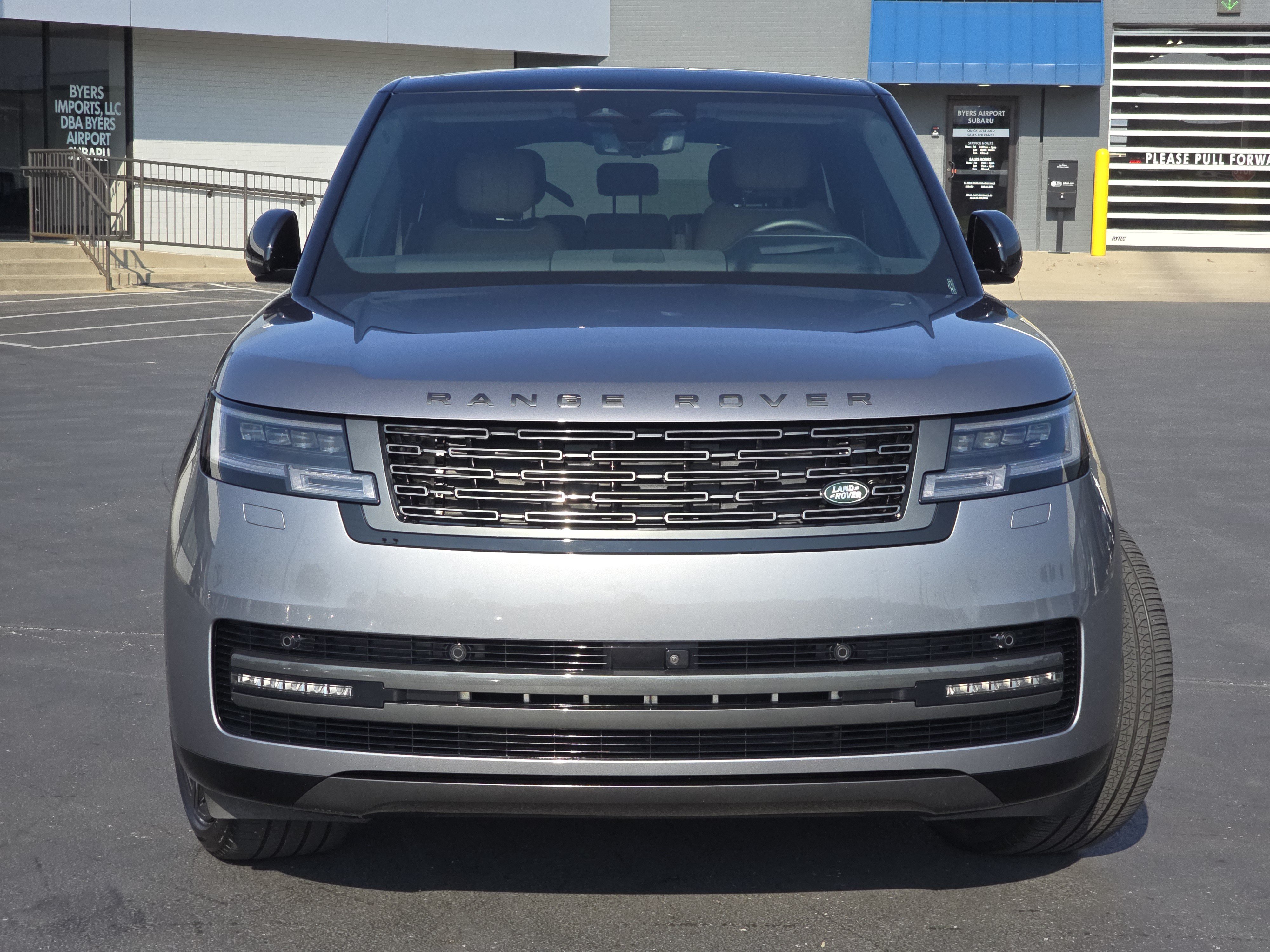 Used 2024 Land Rover Range Rover Long Wheelbase SE AWD/4WD image 2