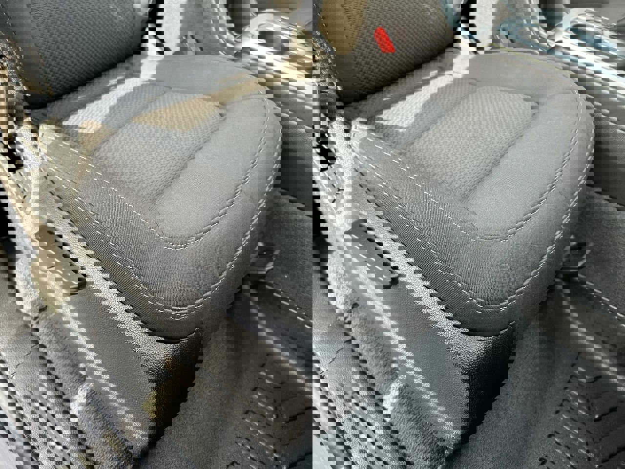 Used 2022 Chevrolet Colorado LT w/ Safety Package image 16