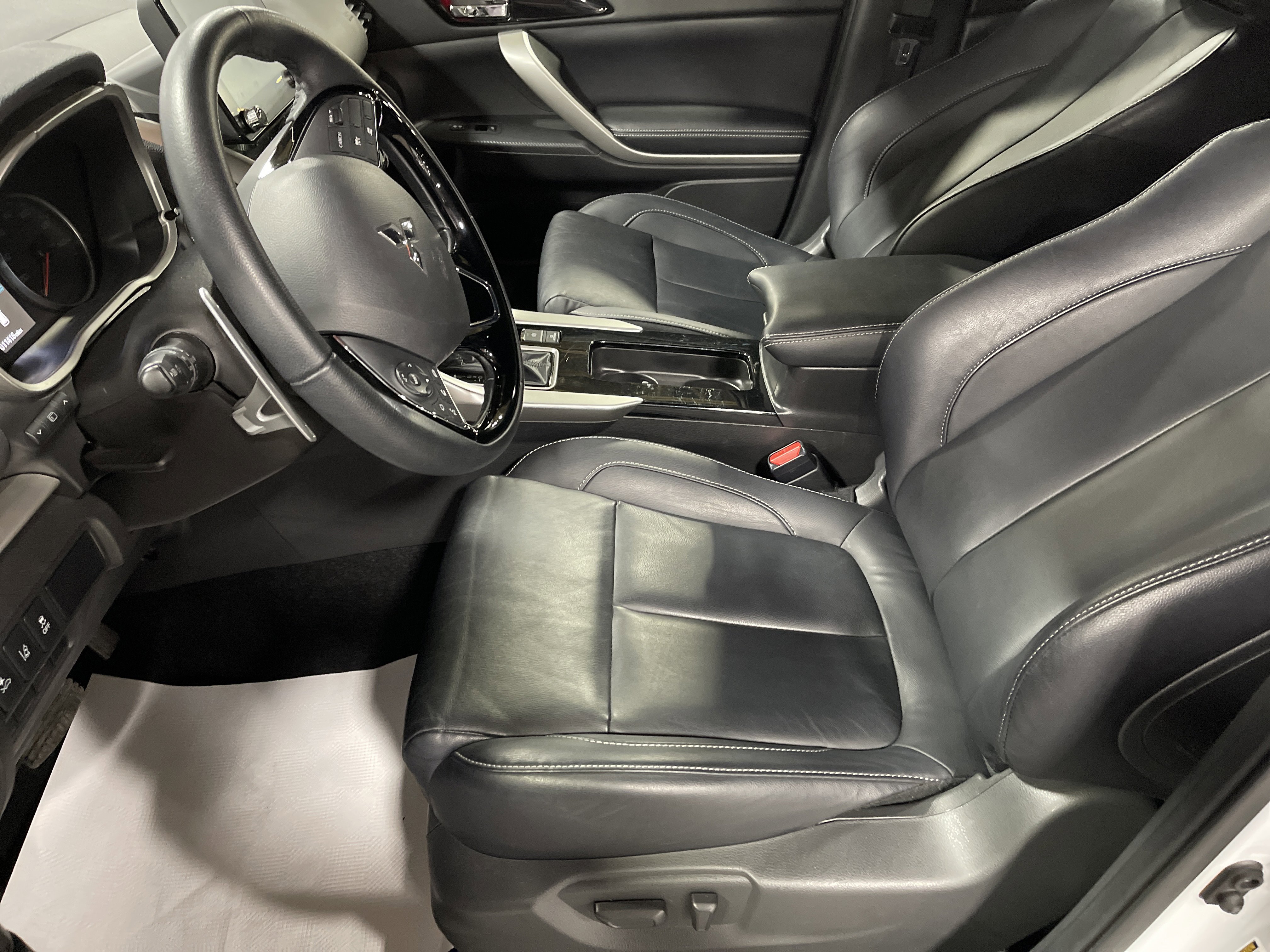 Used 2024 Mitsubishi Eclipse Cross SEL image 8