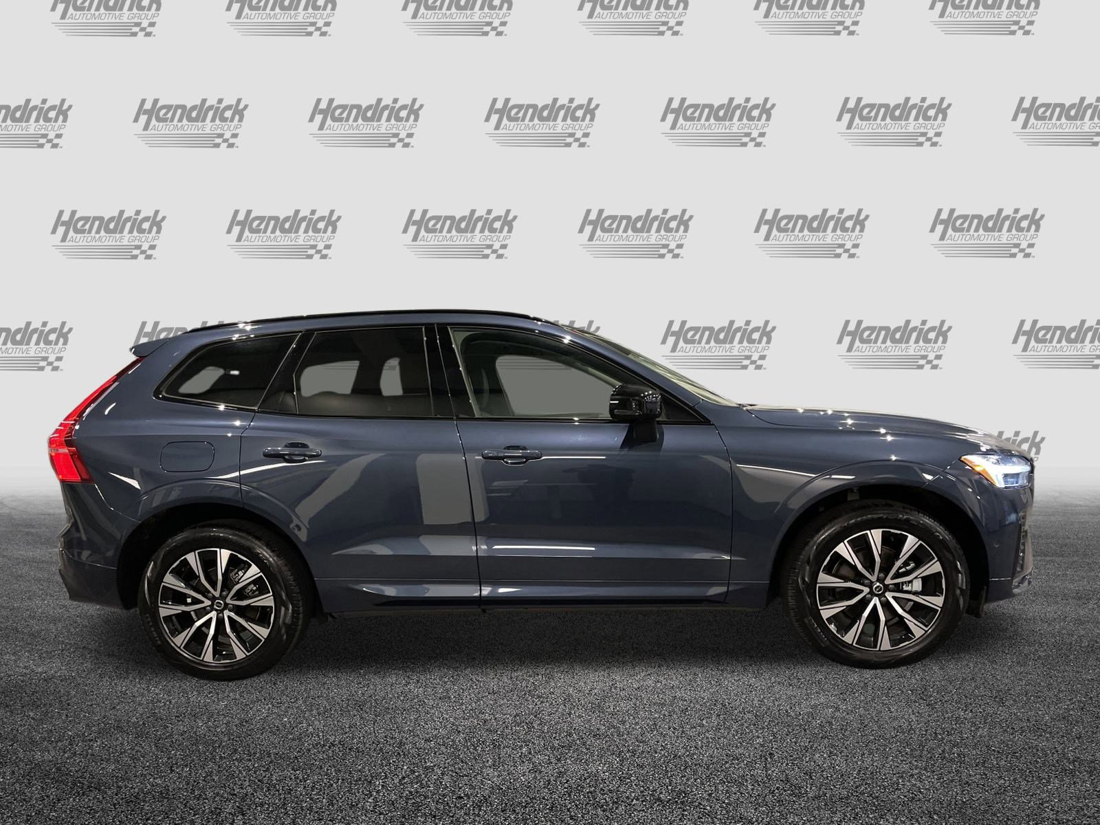 Used 2025 Volvo XC60 B5 Plus image 11