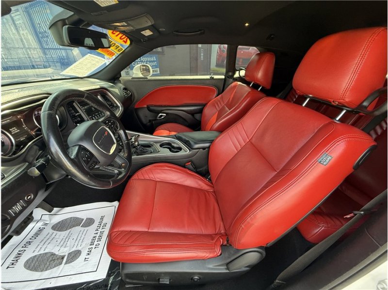 Used 2019 Dodge Challenger SXT image 18