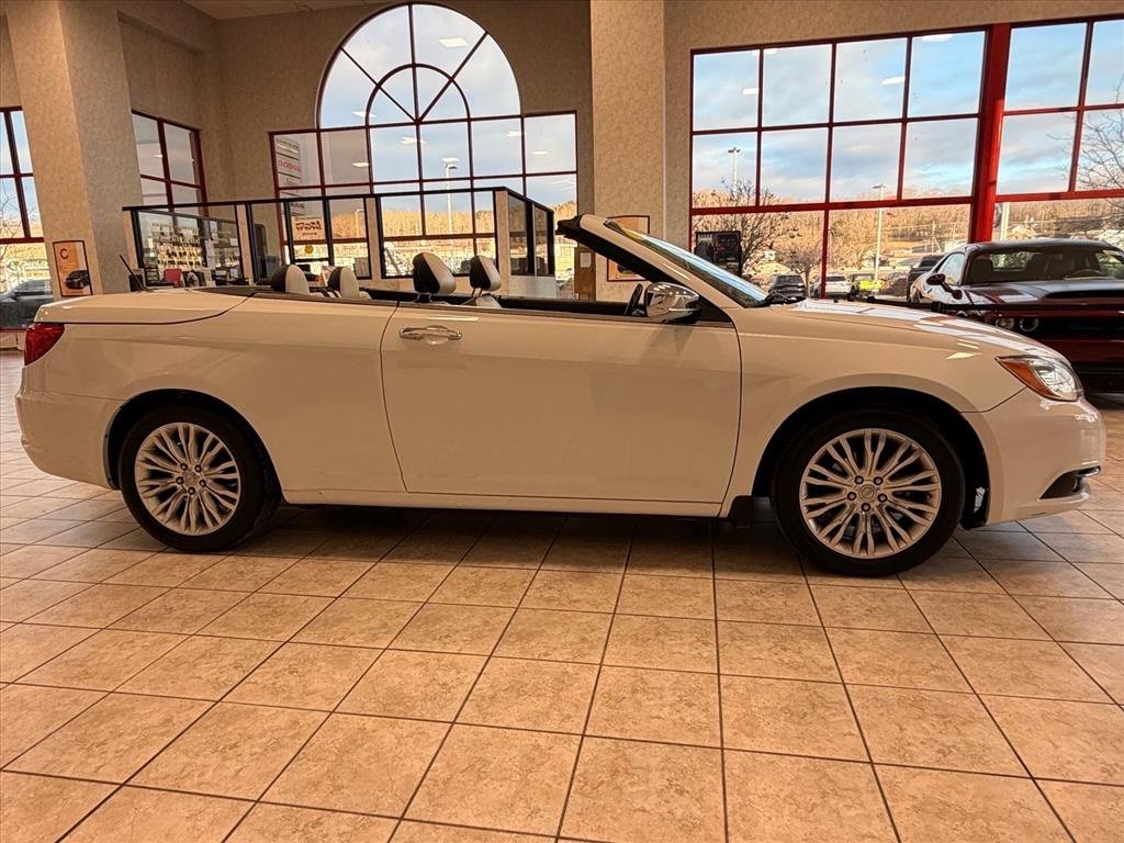 Used 2013 Chrysler 200 Limited image 10