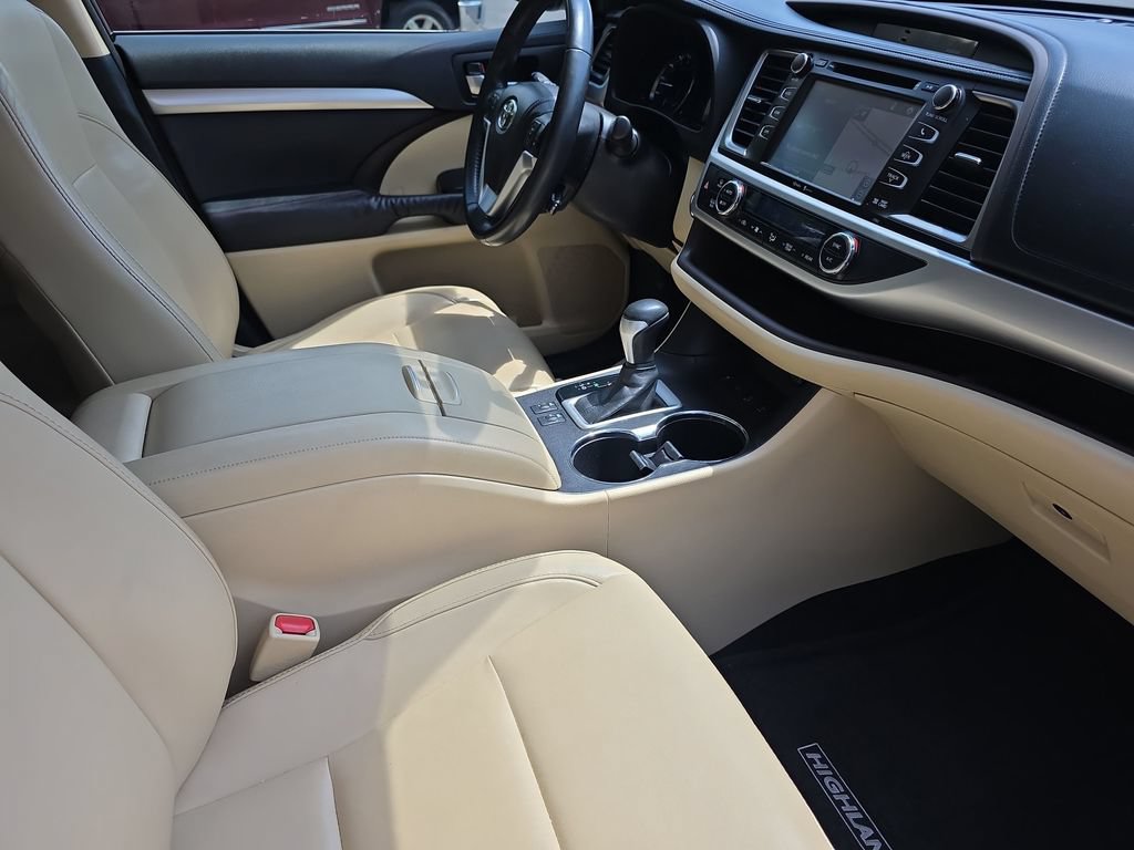Used 2015 Toyota Highlander XLE AWD/4WD image 16