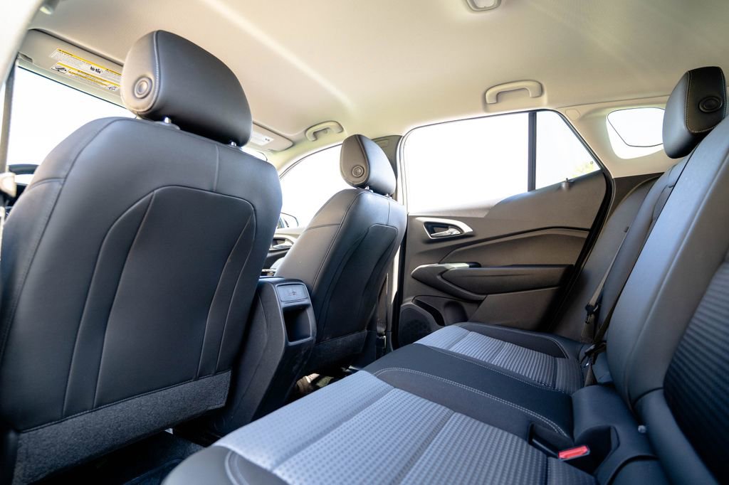 Used 2025 Chevrolet Trax LT w/ Driver Confidence Package image 27