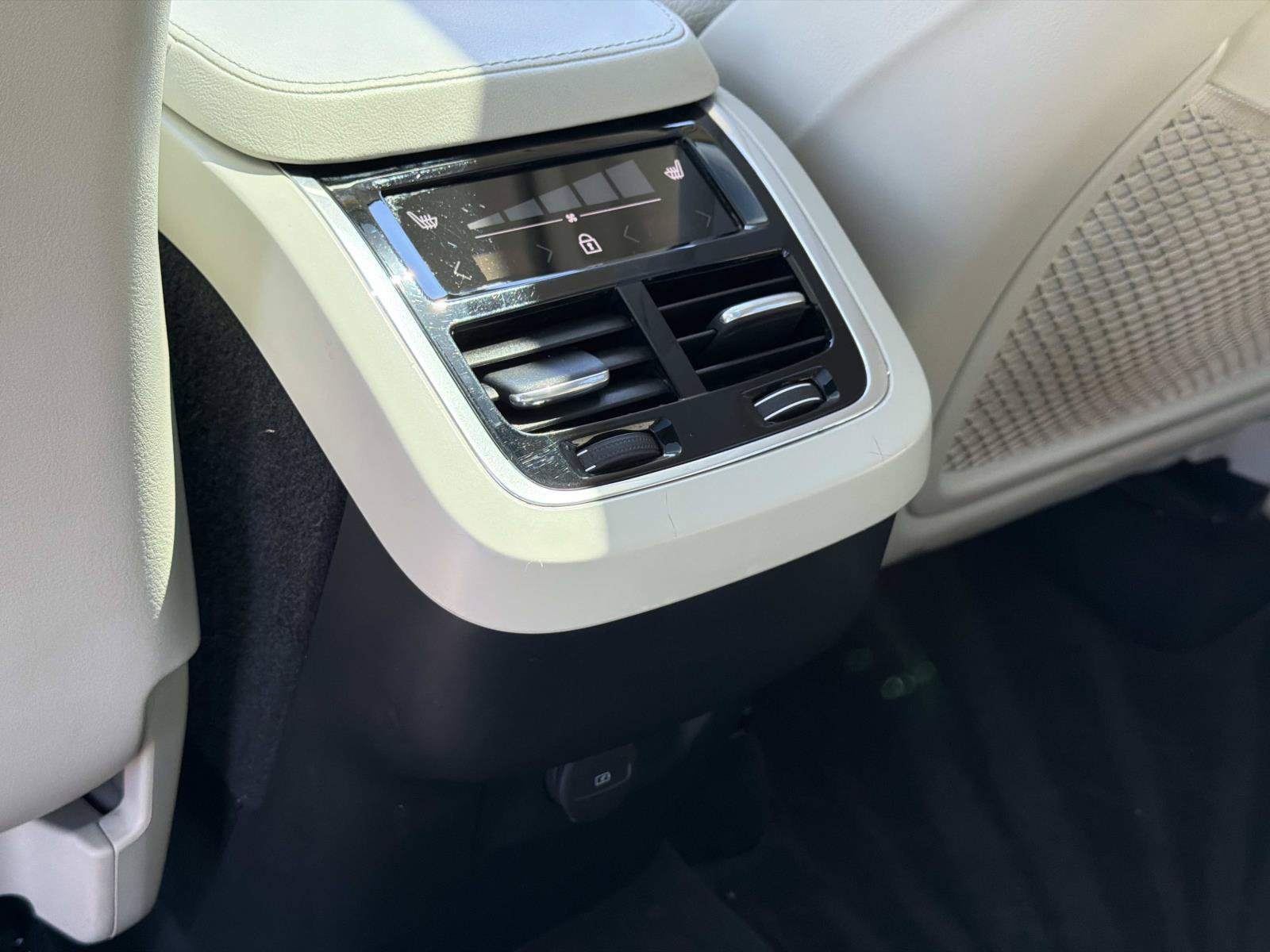 Certified 2023 Volvo XC90 B6 Plus w/ Protection Package Premier AWD/4WD image 22