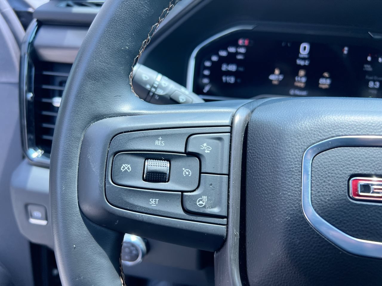 Used 2025 GMC Sierra 2500 AT4 AWD/4WD image 16