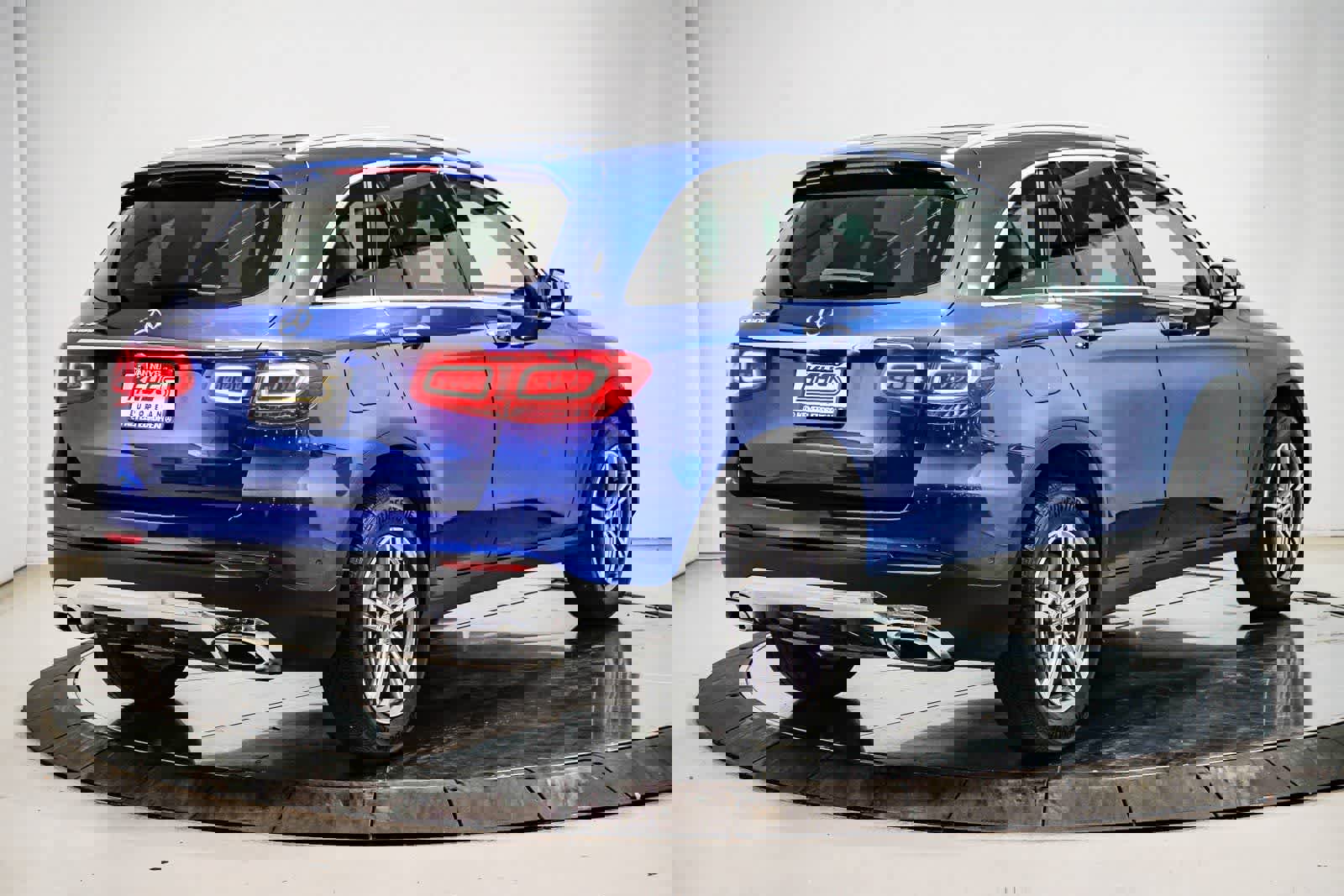 Used 2022 Mercedes-Benz GLC 300 image 4