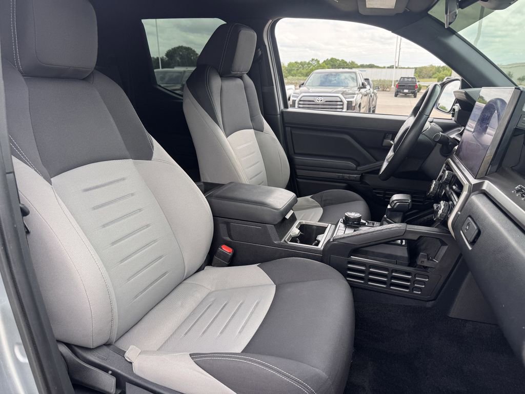 Used 2024 Toyota Tacoma TRD Off-Road image 28